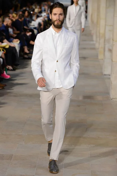 Look 29